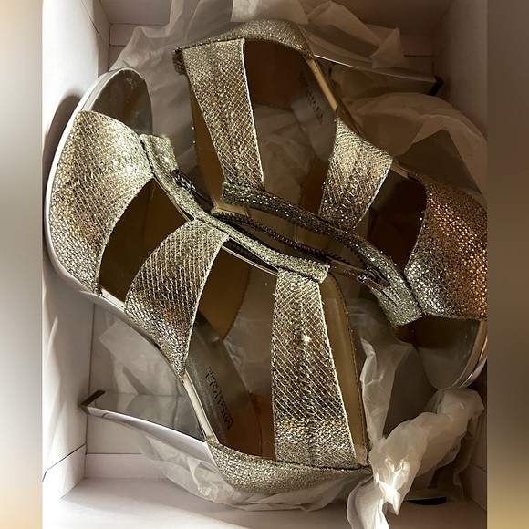 Michael Kors Berkley T Strap Silver/Metallic/Glitter 3.5" Heel, Size 7.5 - Picture 1 of 3